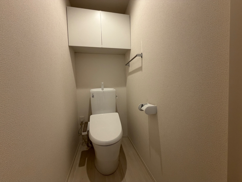 LES ENS FAMIIAUX 9のトイレ写真