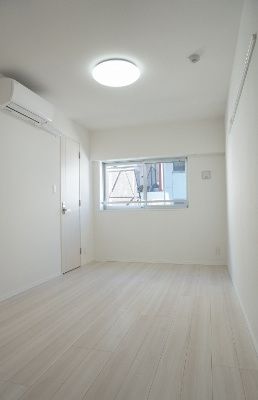 その他部屋・スペース　☆天井にも収納あり☆
