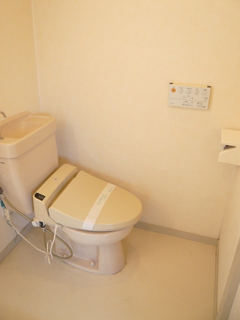 トイレ　温水洗浄便座付き