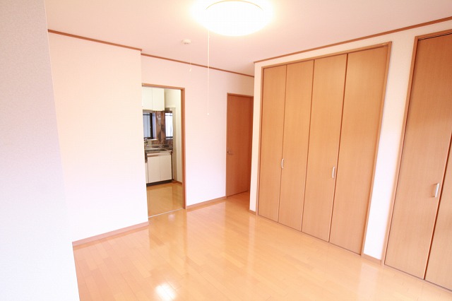 その他部屋・スペース　キッチンへ出入口、収納