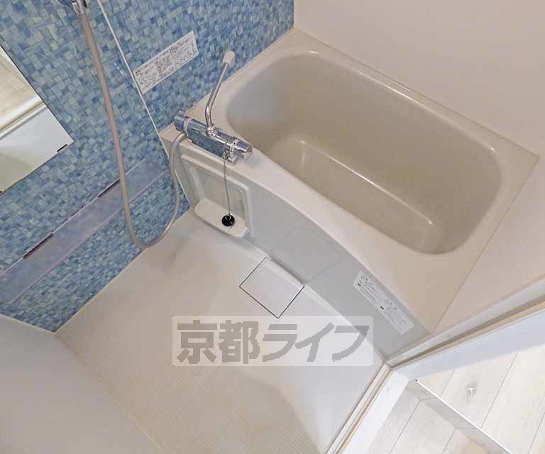 バス・シャワールーム　広々とした浴室です。