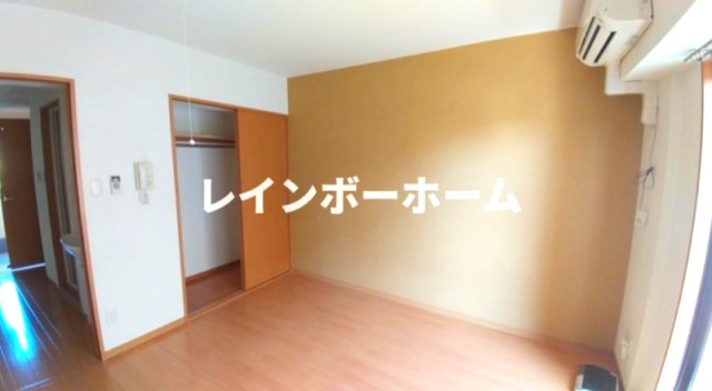 居室・リビング　※別部屋参考写真。
