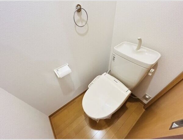名鉄河和線 高横須賀駅 徒歩7分 2階建 築26年のトイレ写真