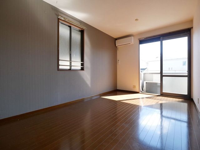 ガーデンハイツ・内出の居間写真