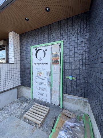 エントランス　※建築中の写真です。