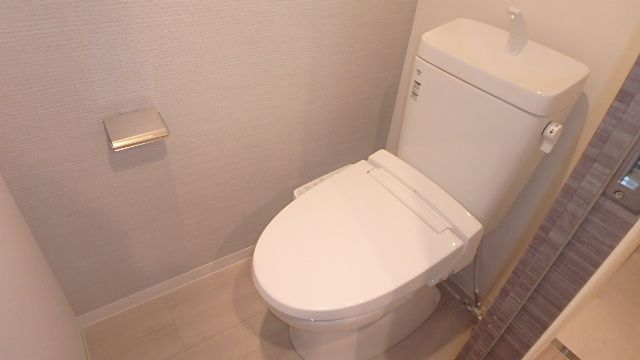 地下鉄谷町線 南森町駅 徒歩7分 15階建 築9年のトイレ写真