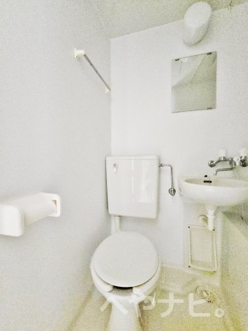 地下鉄東山線 覚王山駅 徒歩4分 3階建 築39年のトイレ写真