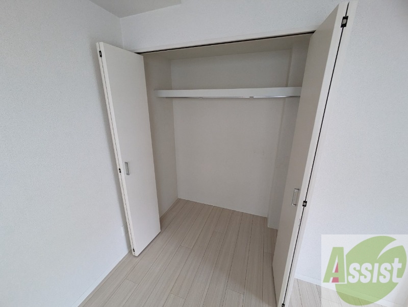収納　寝室の収納です。部屋がすっきり片付きます。