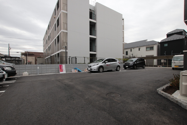 駐車場　★敷地内駐車場★（空き状況・使用料等詳細はご確認下さい）