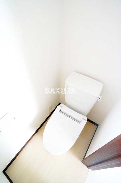 トイレ　落ち着いた色調のトイレです♪