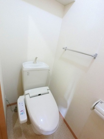 トイレ　温水洗浄暖房便座です。