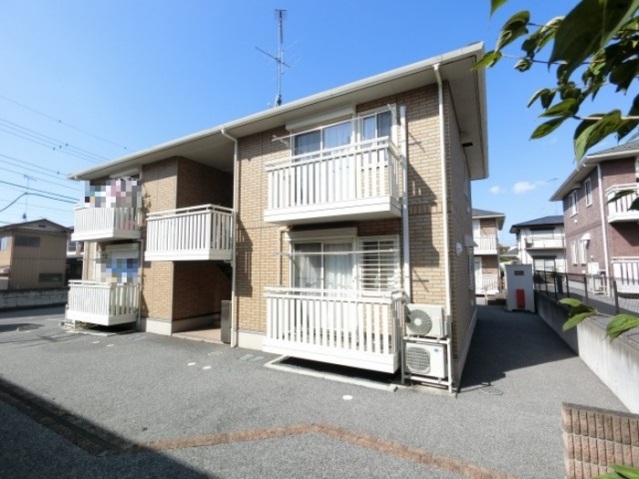 建物外観　全戸角部屋。軽量鉄骨造。
