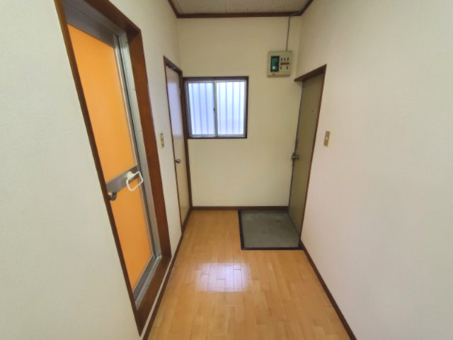 玄関　クリーニング前につき、前回募集時のお写真です。
