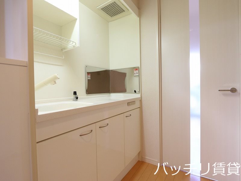 キッチン　同型タイプの為、現状を優先致します。