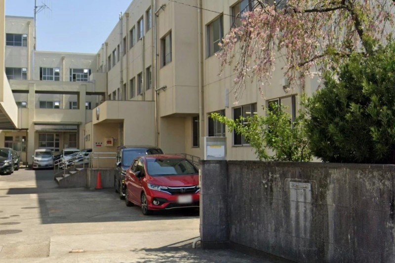 小学校　名古屋市立中小田井小学校（小学校）まで457m