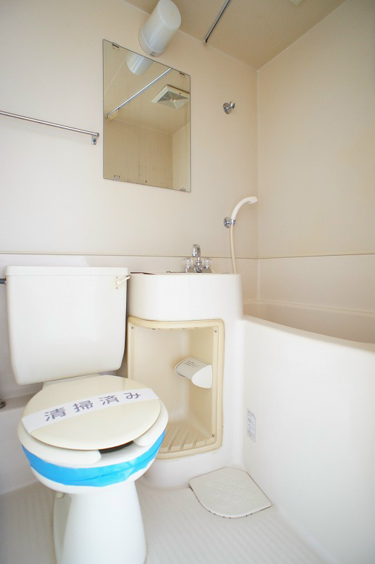 バス・シャワールーム　一度でお掃除が済むバス・トイレ同室のユニットバス。