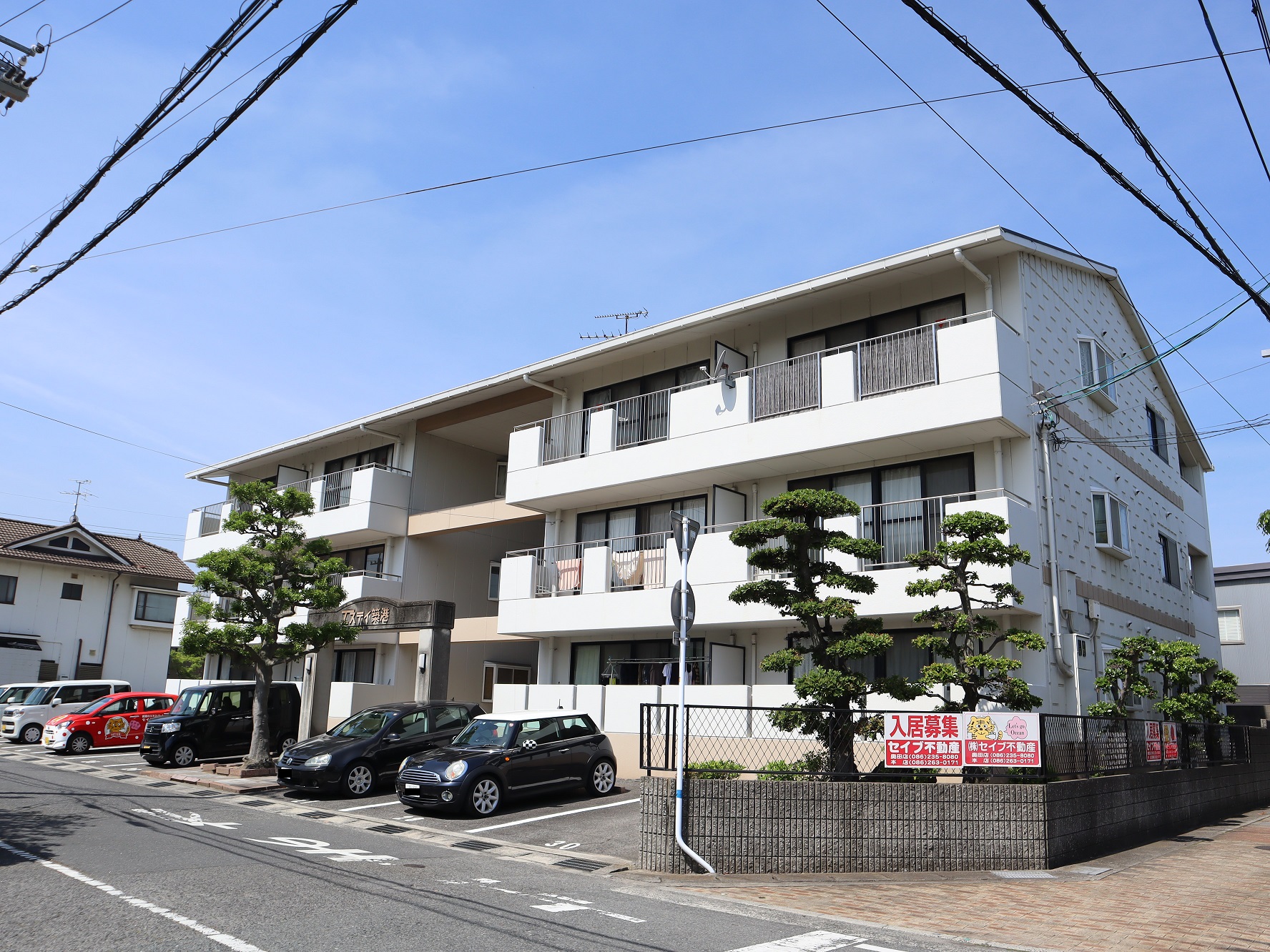 岡山市南区築港新町のマンションの建物外観