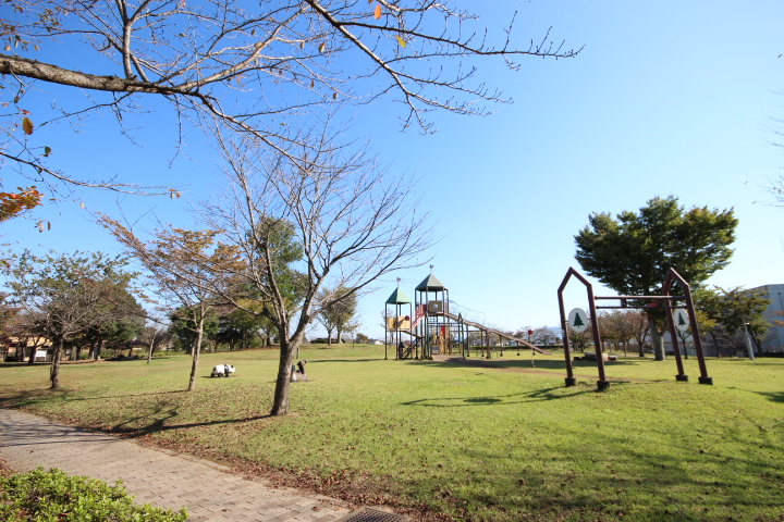 【ジュネス・ハイツ板橋の公園】