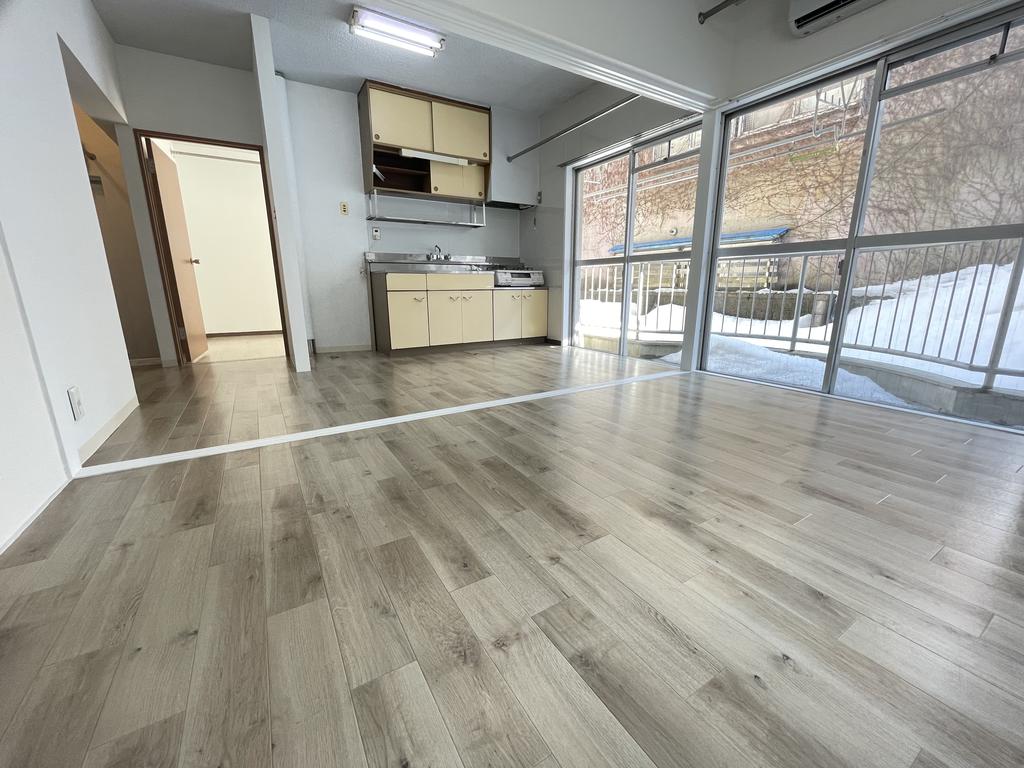 居室・リビング　室内