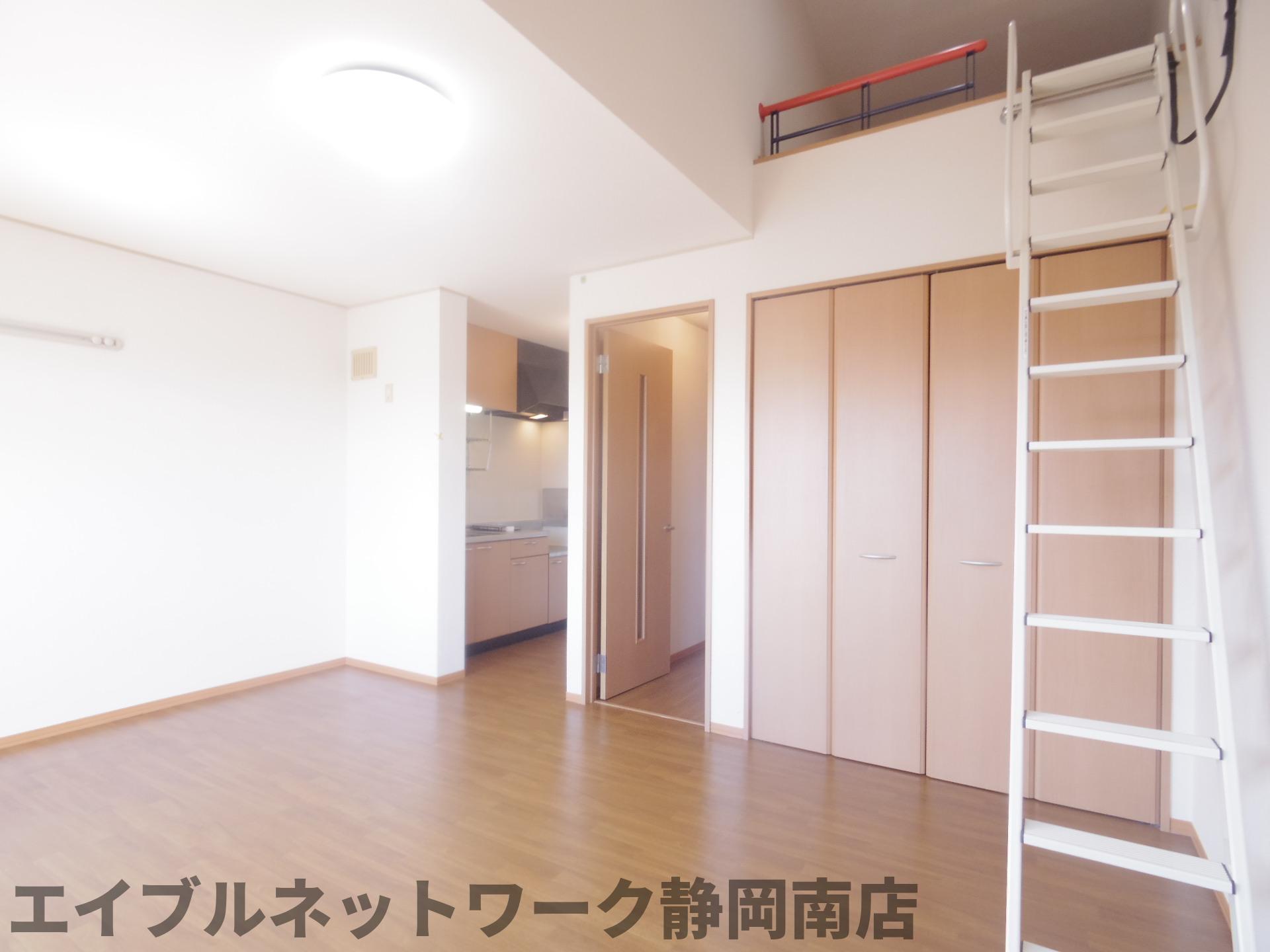 その他設備　こちらの居間で趣味の時間をお楽しみください