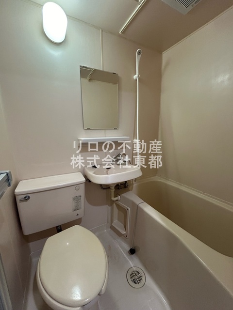 バス・シャワールーム　お掃除がしやすい洗面台付き３点ユニットです☆