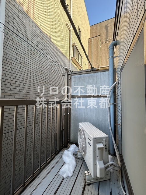 バルコニー　バルコニーがあるので洗濯物を太陽の下で干すことができます♪