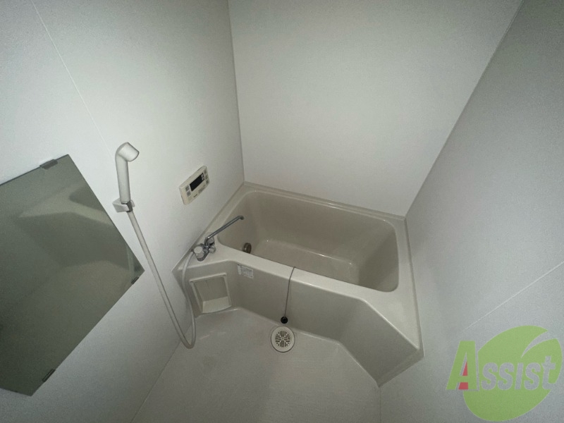 バス・シャワールーム　清潔感のある浴室ですね。機能性も使い勝手も良さそうです。