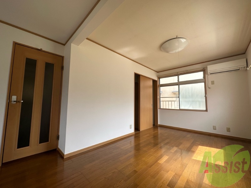 居室・リビング　陽当たりが良く、広々として過ごしやすそうです。