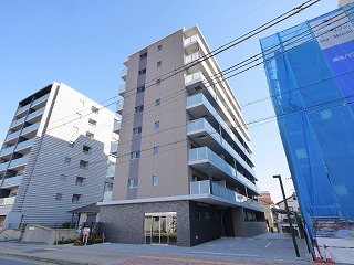 奈良市西大寺南町のマンションの建物外観