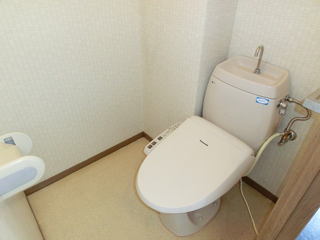 トイレ　温水洗浄便座付き