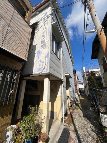 大阪市平野区加美鞍作のアパートの建物外観