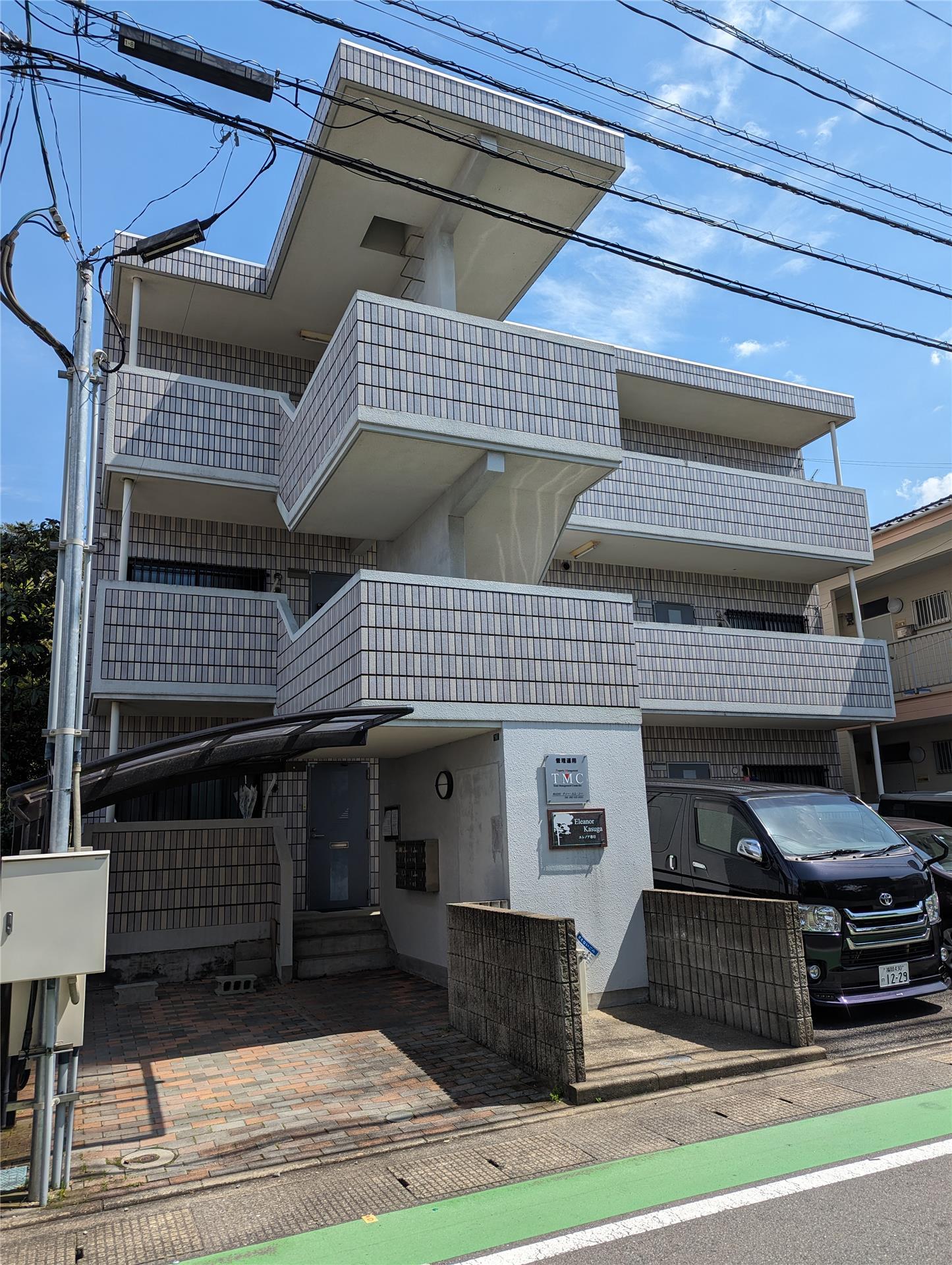 エレノア春日の建物外観