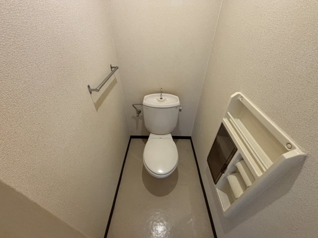 【姫路市飾磨区思案橋のアパートのトイレ】