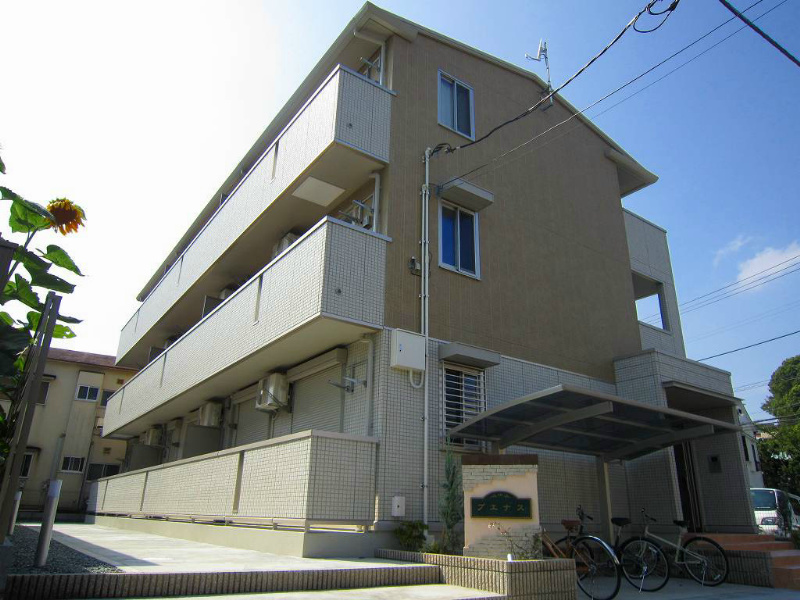 小田原市城山のアパートの建物外観