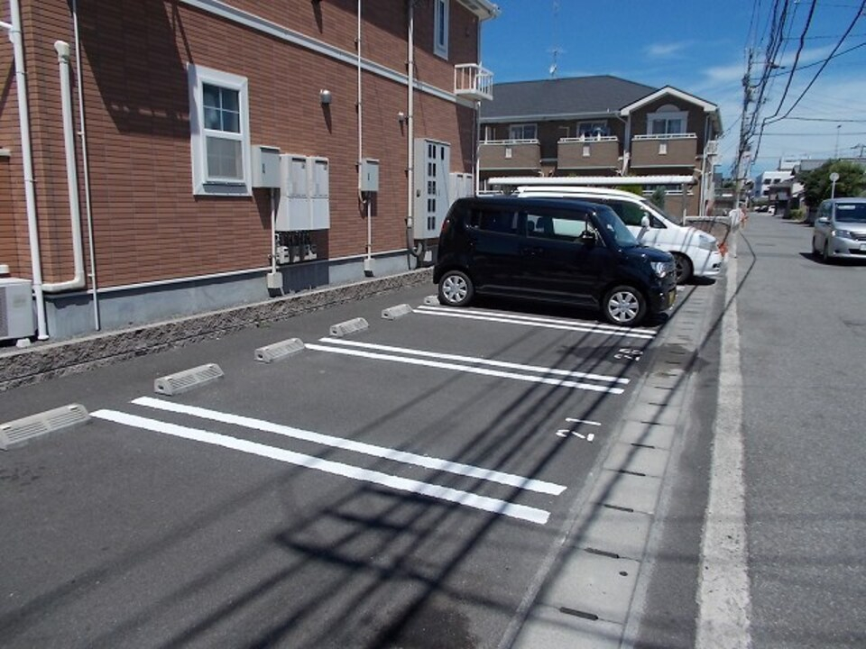 【カルム　サンリットＡの駐車場】