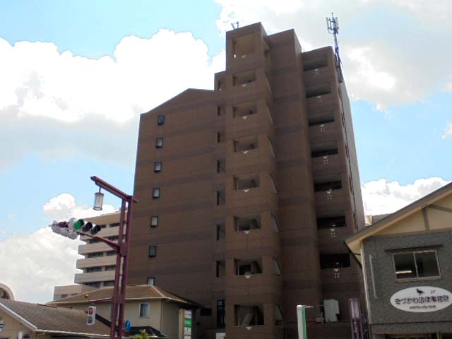 【木津川市木津駅前のマンションの建物外観】