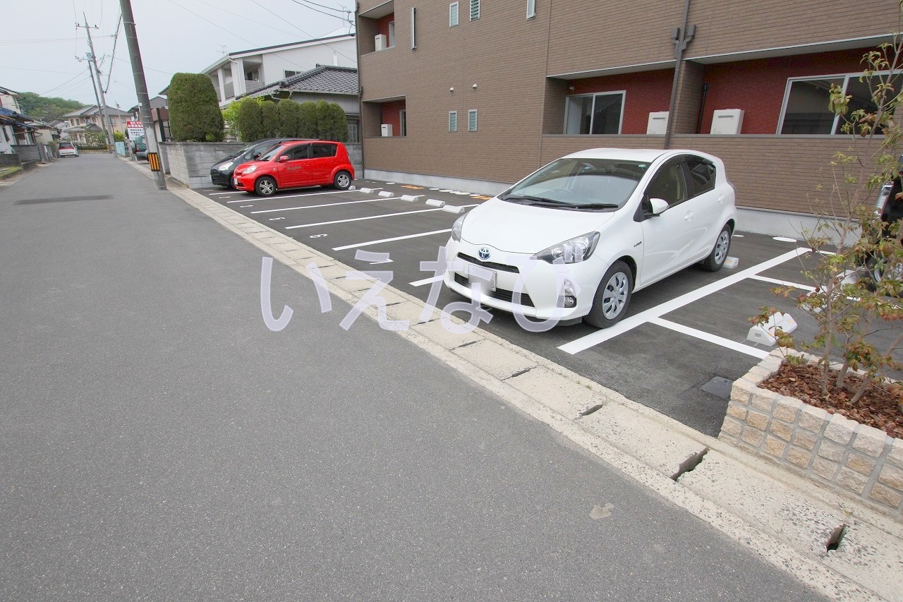 【岡山市南区妹尾のアパートの駐車場】