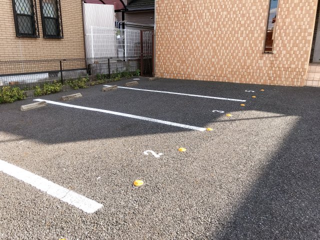 【春日井市味美白山町のマンションの駐車場】