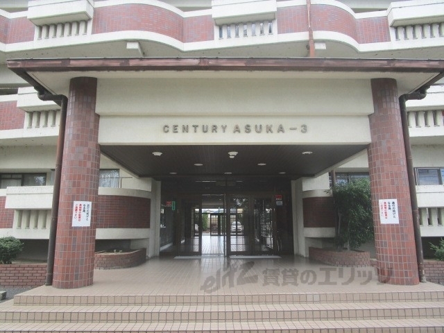 【生駒郡安堵町大字東安堵のマンションのエントランス】