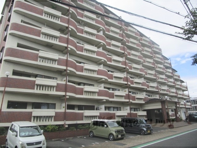 生駒郡安堵町大字東安堵のマンションの建物外観