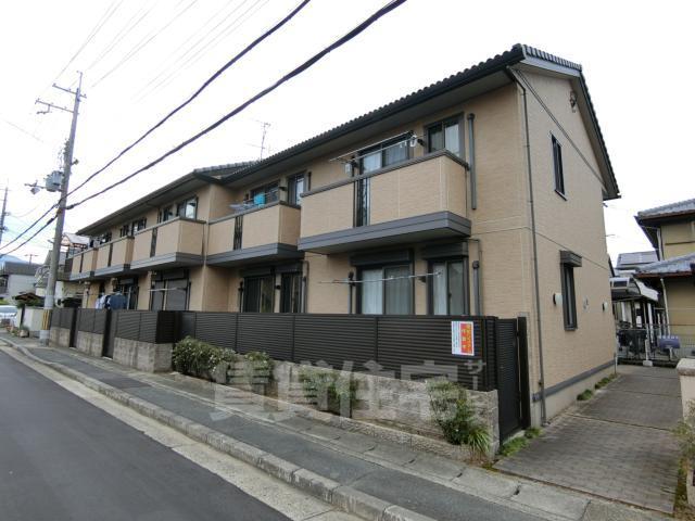 京都市西京区川島三重町のアパートの建物外観