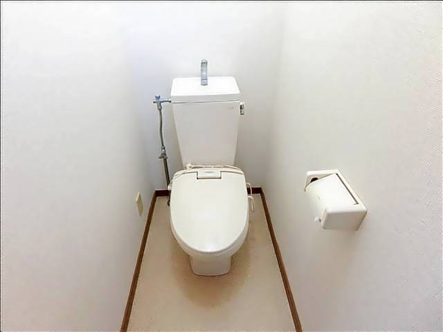 トイレ　（参考写真）バストイレ別です。