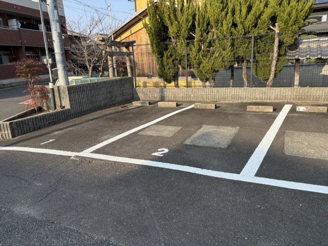 【京田辺市三山木野神のマンションの駐車場】