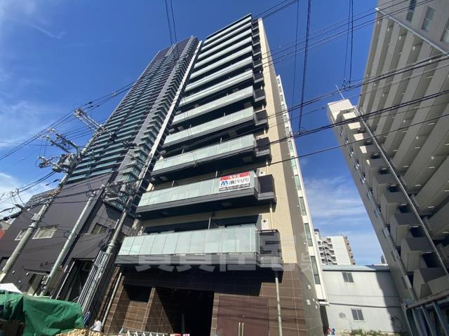 大阪市西区南堀江のマンションの建物外観