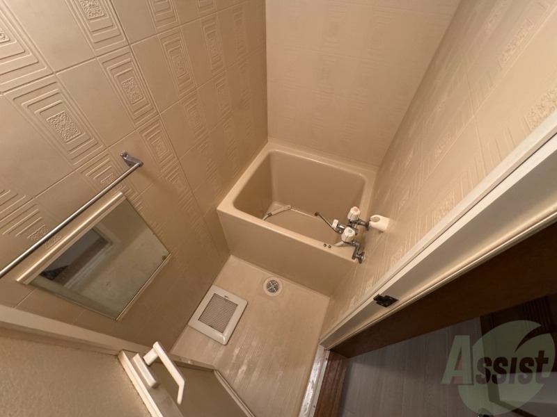 バス・シャワールーム　お風呂になります。一日の疲れを癒してくださいね。