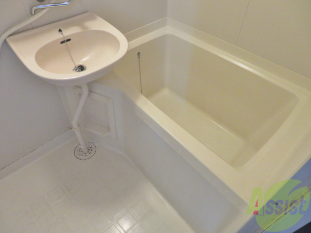 バス・シャワールーム　一日の疲れを癒すお風呂場もシンプルで落ち着きます