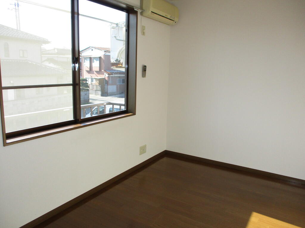 居室・リビング　明るい室内