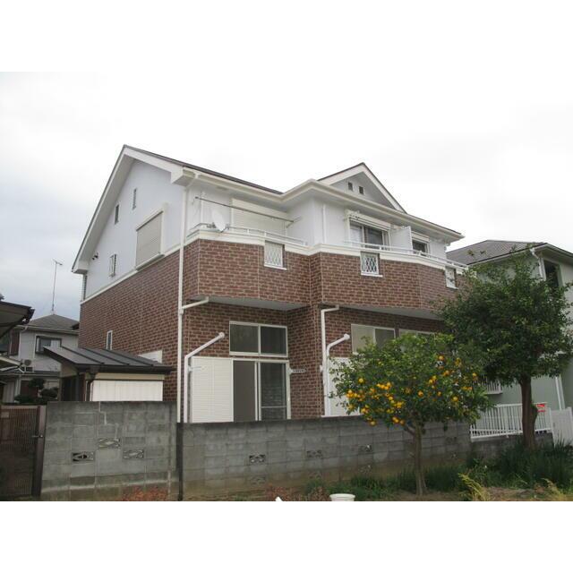 建物外観　レンガ調の外観です。辻堂駅西口徒歩９分・テラモ約８５０ｍ・セ