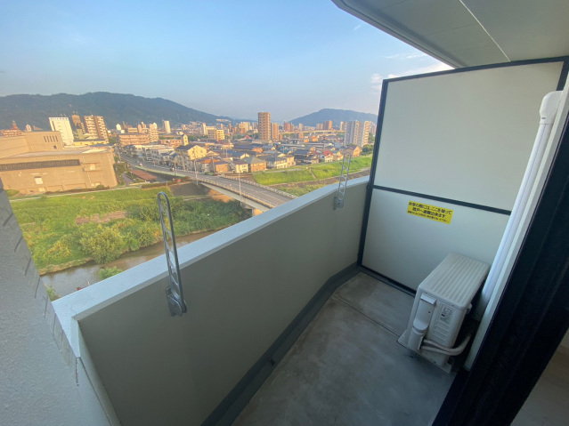 バルコニー　同物件別号室