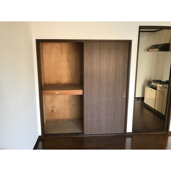 収納　収納箇所御座います。